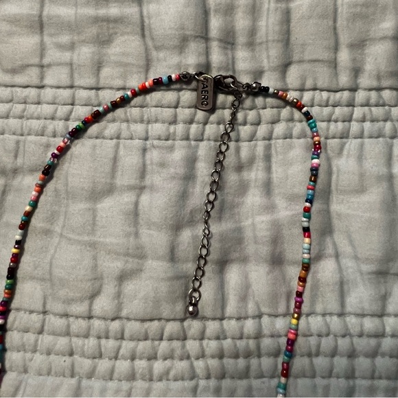 🪶AEROPOSTALE: Girl’s one size, multicolor beaded necklace w/feathers, preowned. - Picture 4 of 5